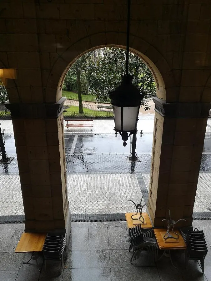 Central, Spacious And Authentic Family Apartment San Sebastian